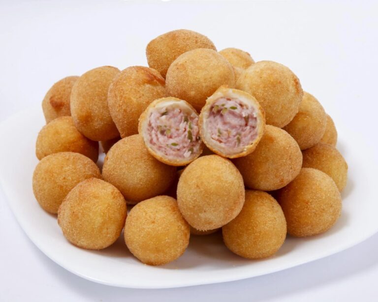 Bolinhas de queijo e presunto